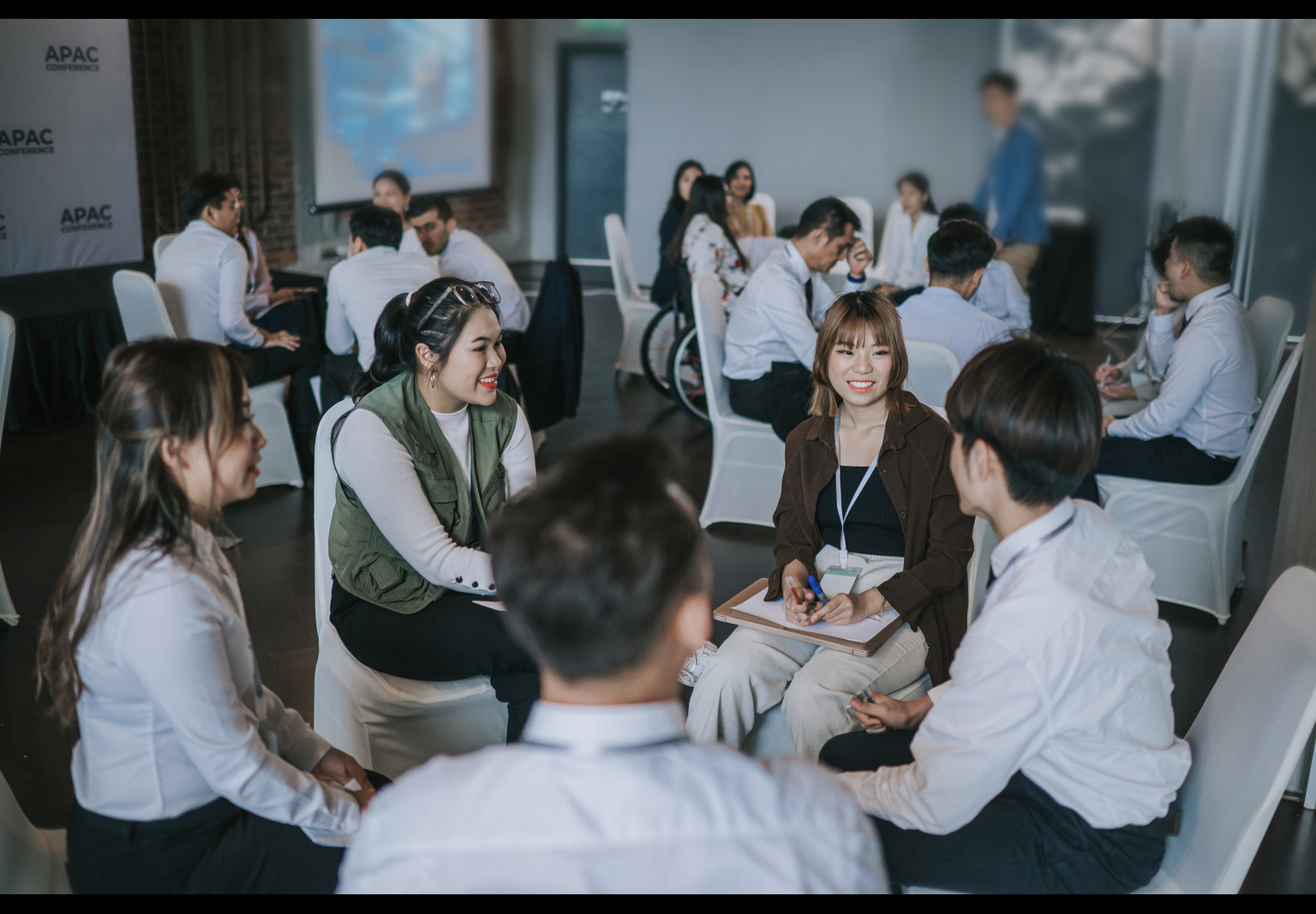 Employees grouped together during a training session 1536x1067